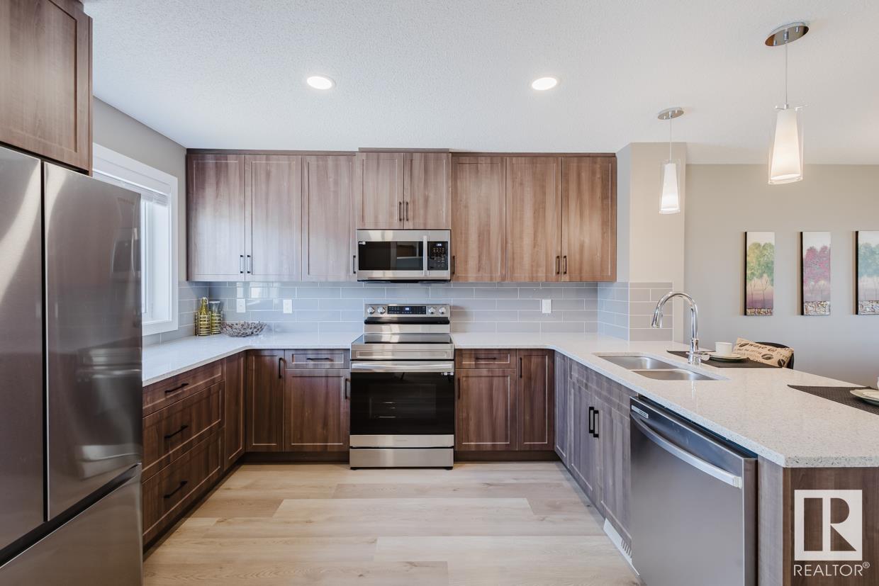 7114 51 AV Property Photo 1