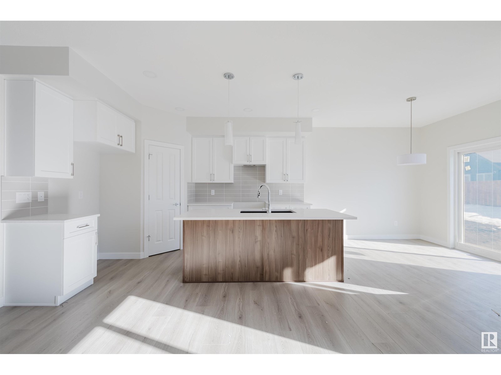 5107 71 ST Property Photo 1
