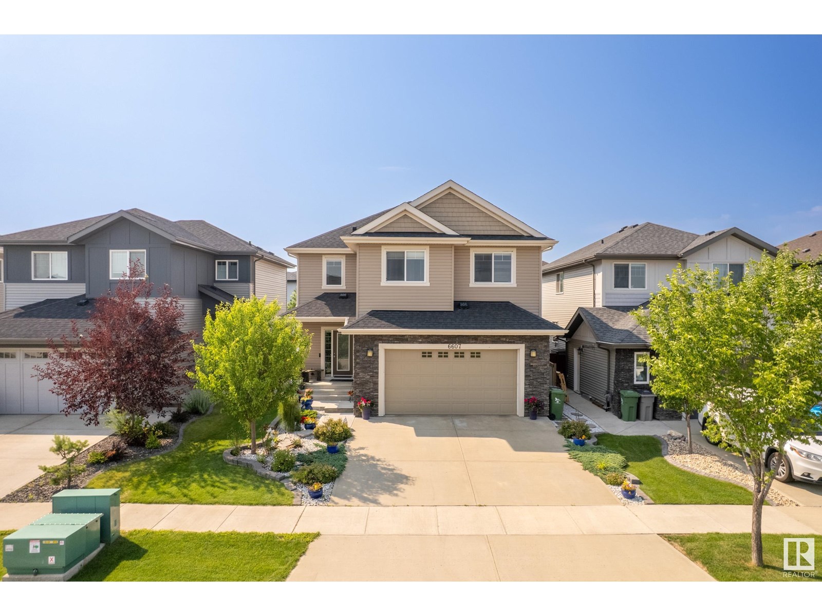 6607 54 Av Property Photo 1