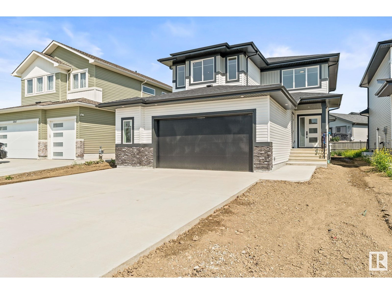 5260 47 Avenue Property Photo 1