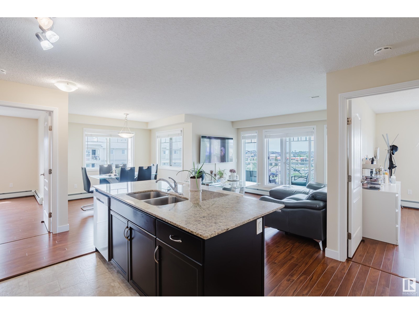 #415 12650 142 Av Nw Property Photo 1