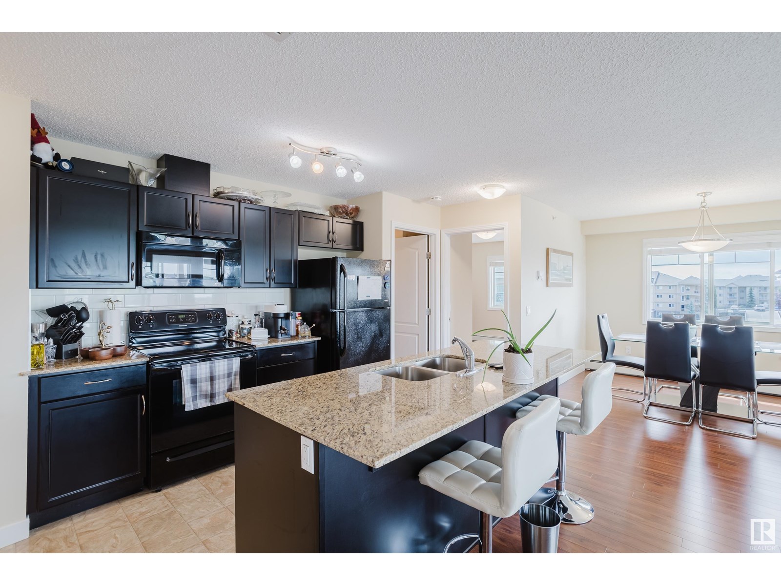 #415 12650 142 Av Nw Property Photo 5