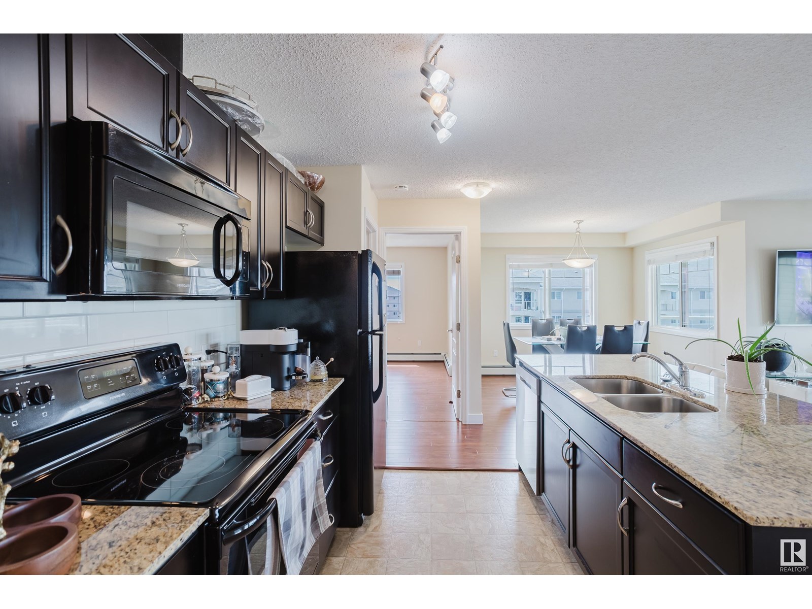 #415 12650 142 Av Nw Property Photo 6