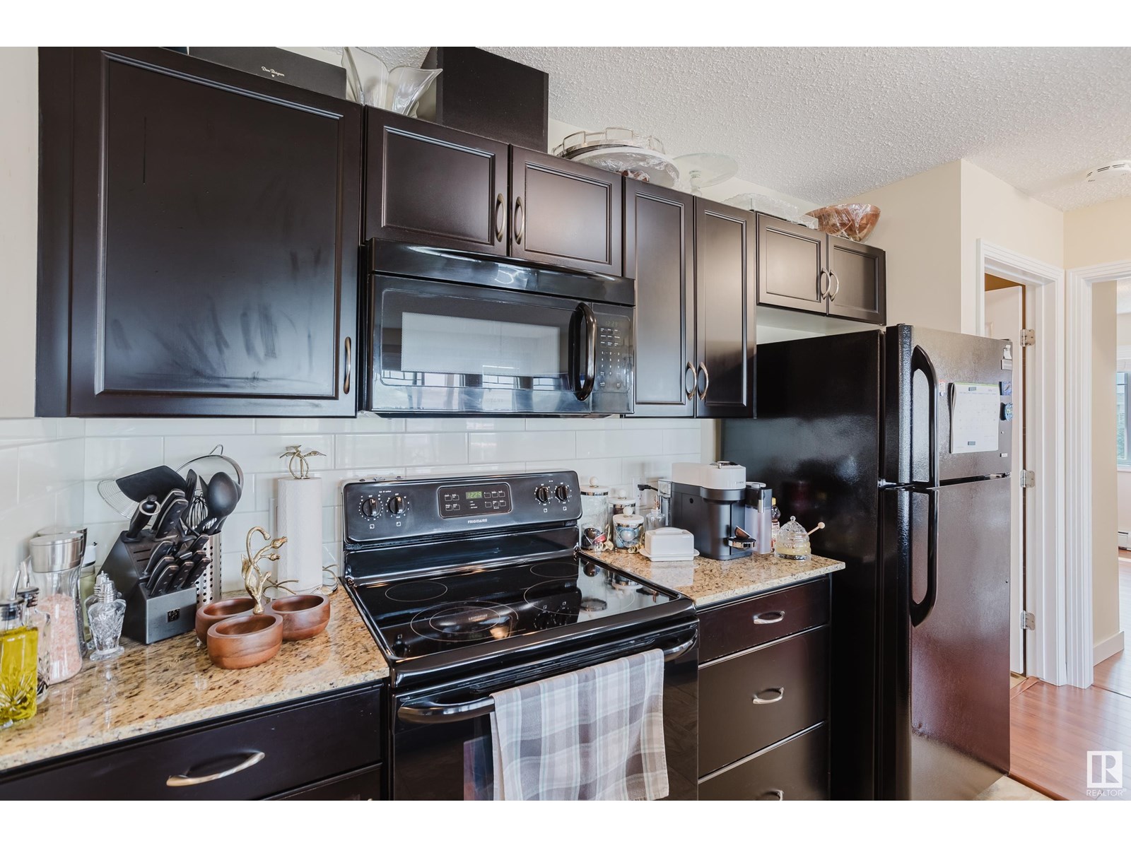 #415 12650 142 Av Nw Property Photo 8