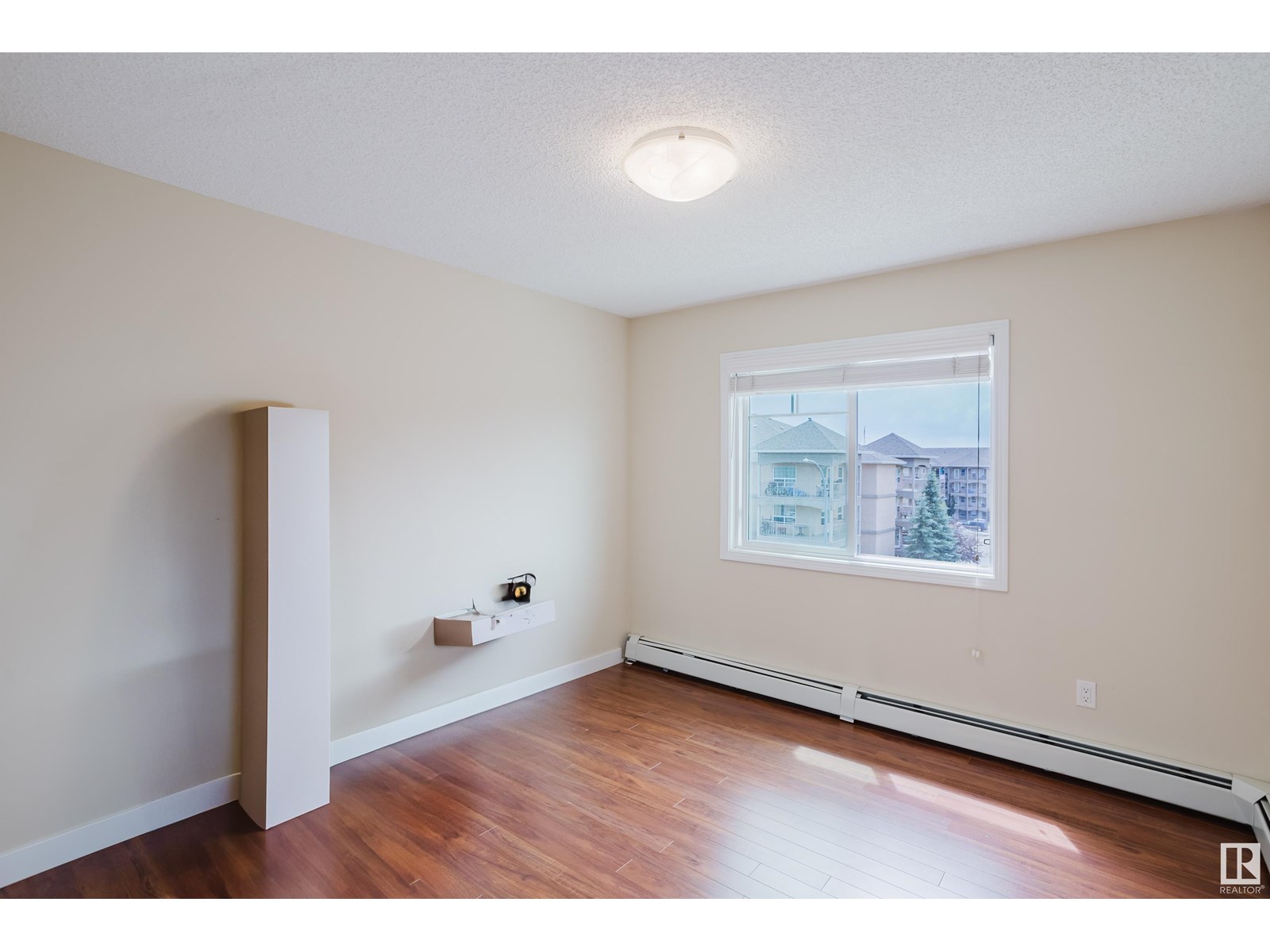 #415 12650 142 Av Nw Property Photo 29