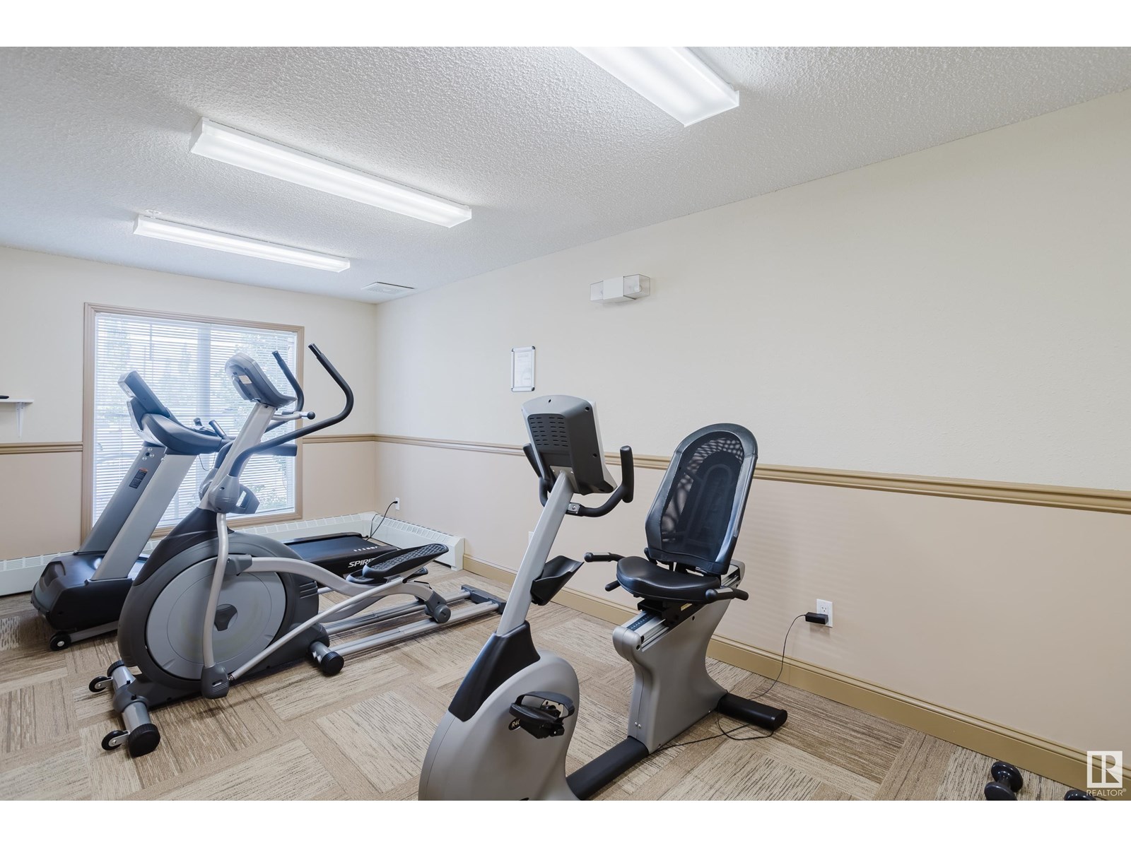 #415 12650 142 Av Nw Property Photo 37