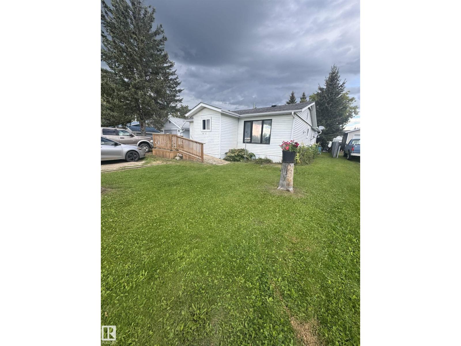 4531 47 St Property Photo 3