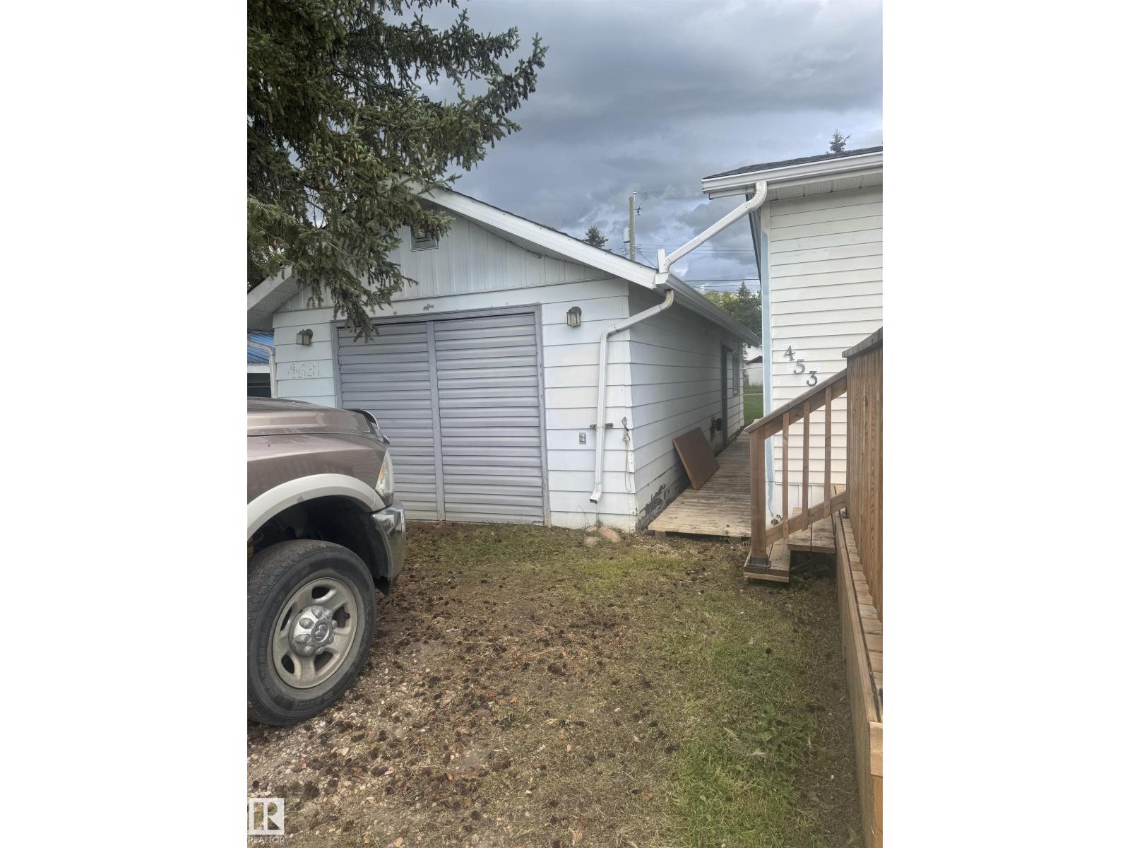 4531 47 St Property Photo 4