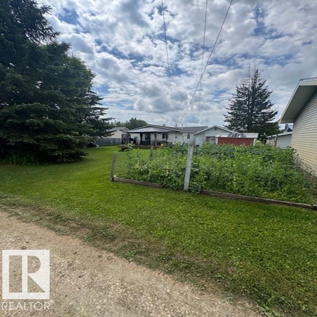 4531 47 St Property Photo 7