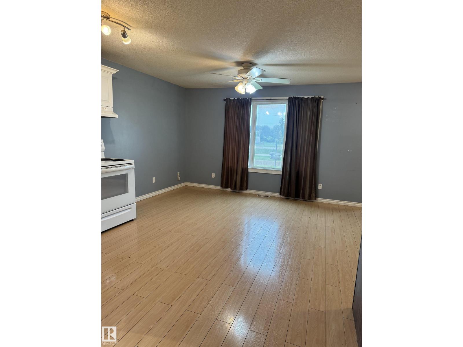 4531 47 St Property Photo 14