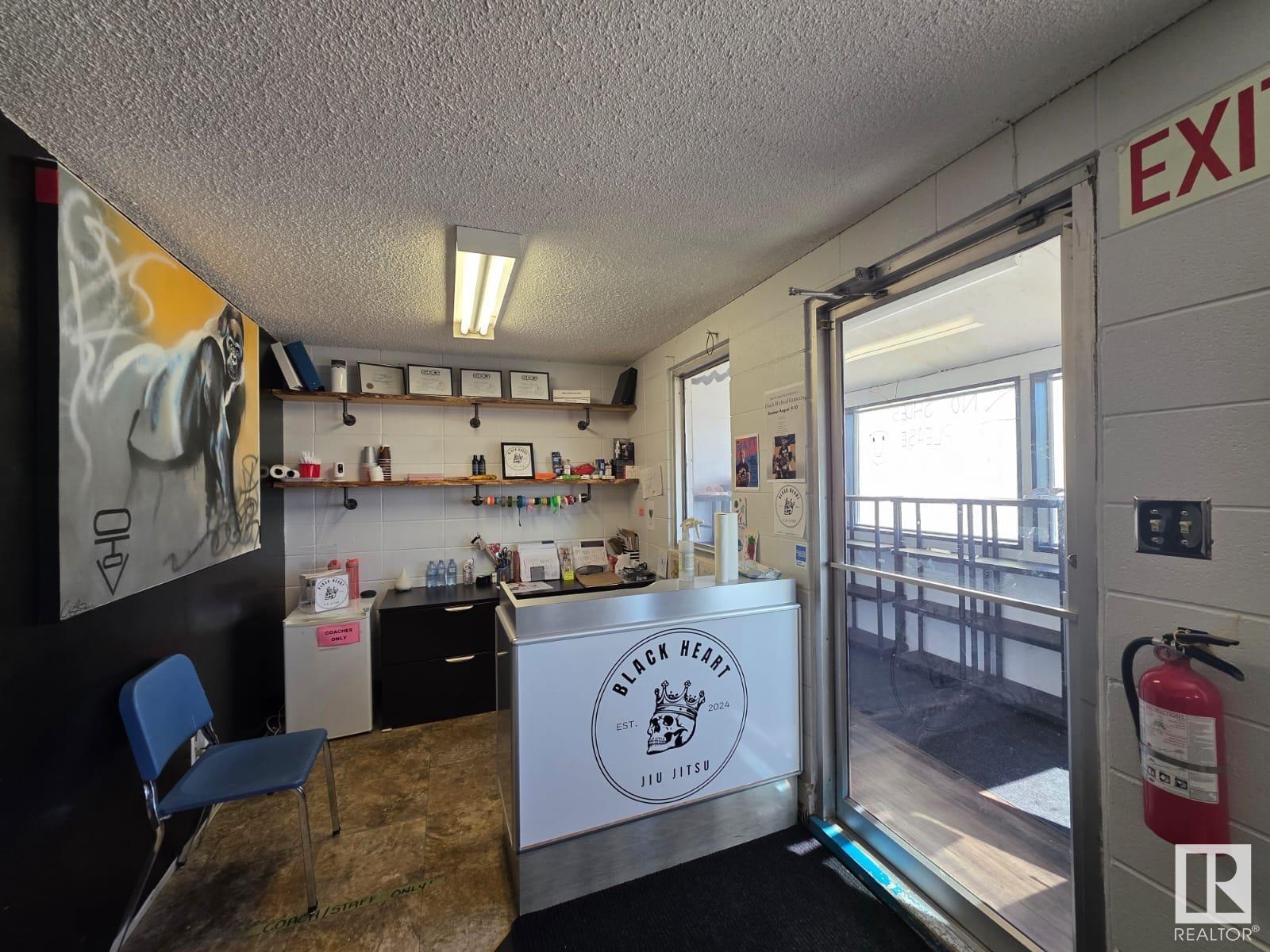 5516 53 Av Property Photo 6