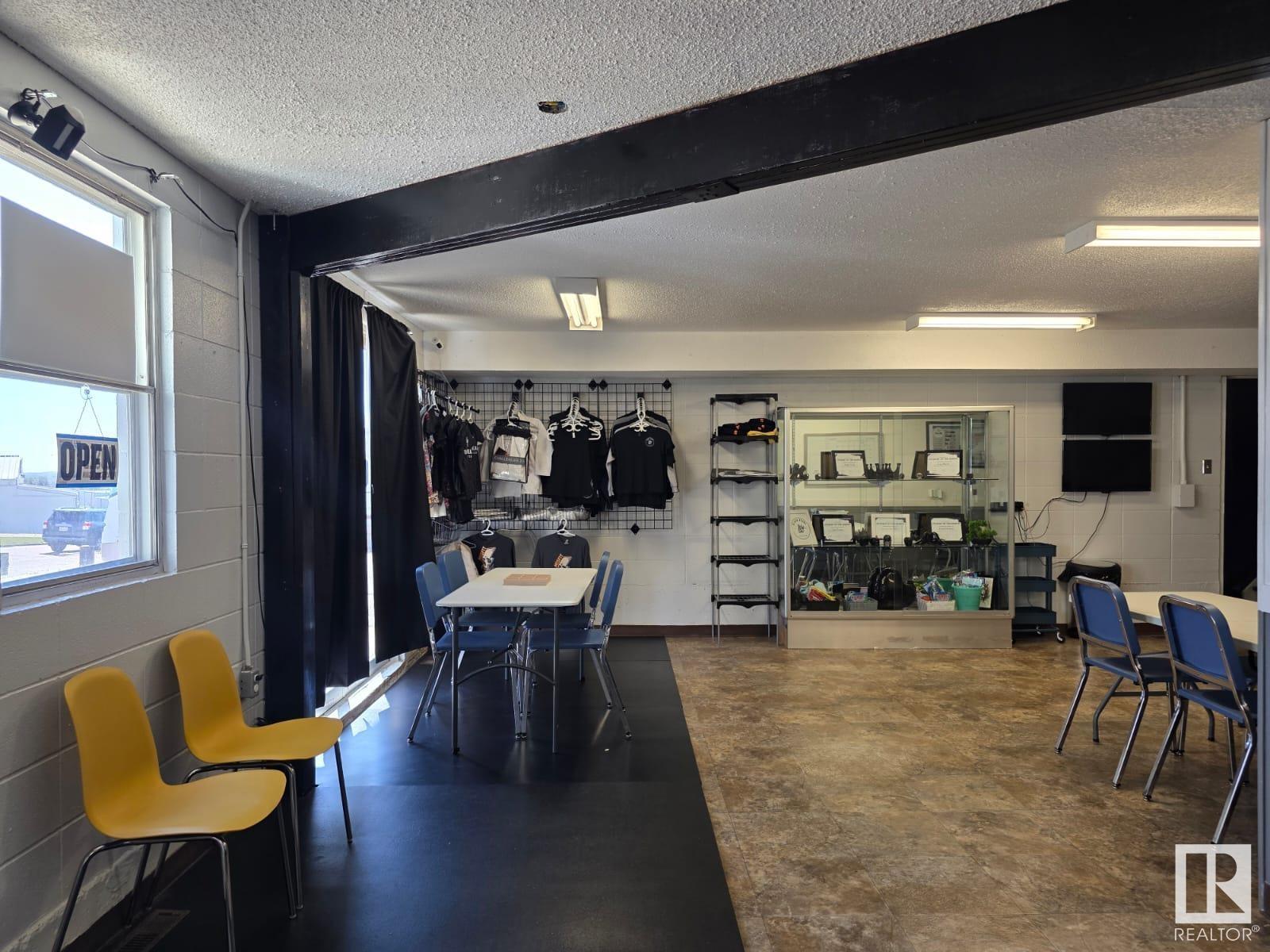 5516 53 Av Property Photo 8