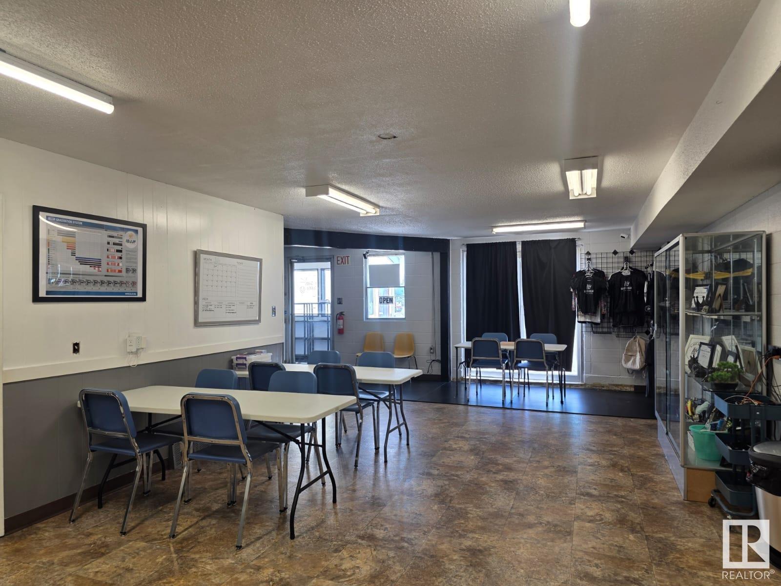 5516 53 Av Property Photo 10