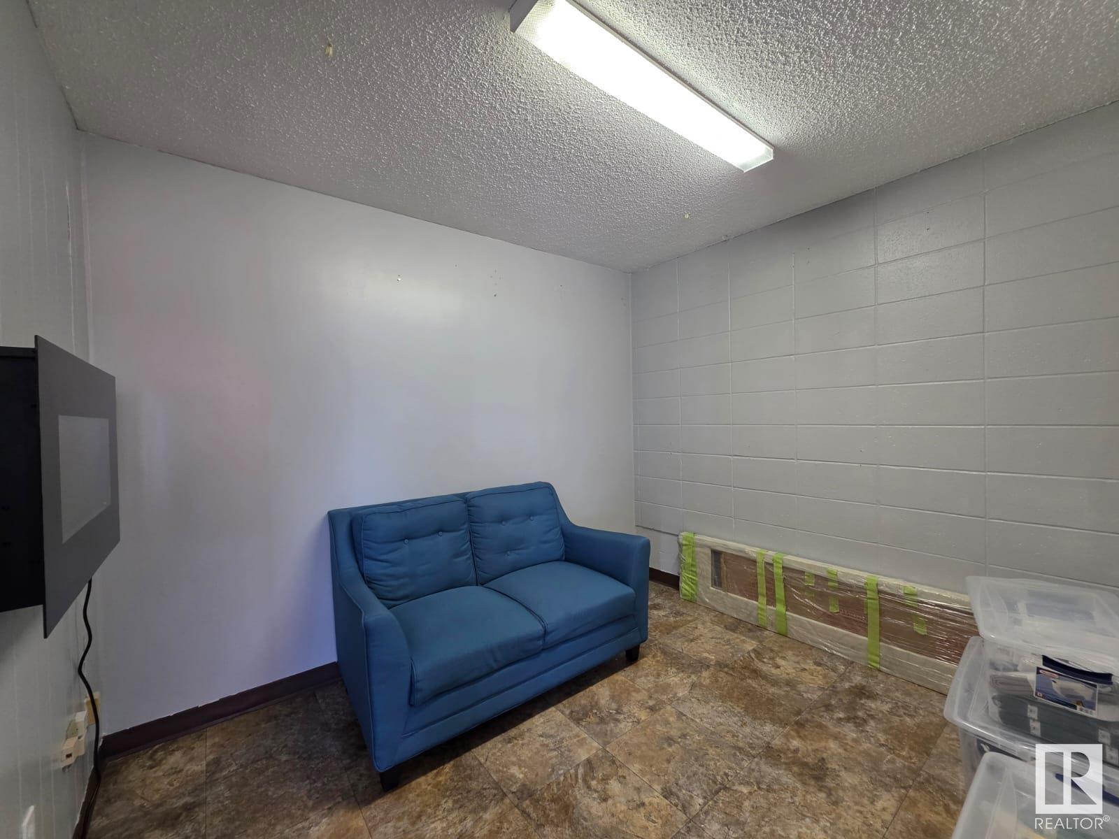 5516 53 Av Property Photo 12
