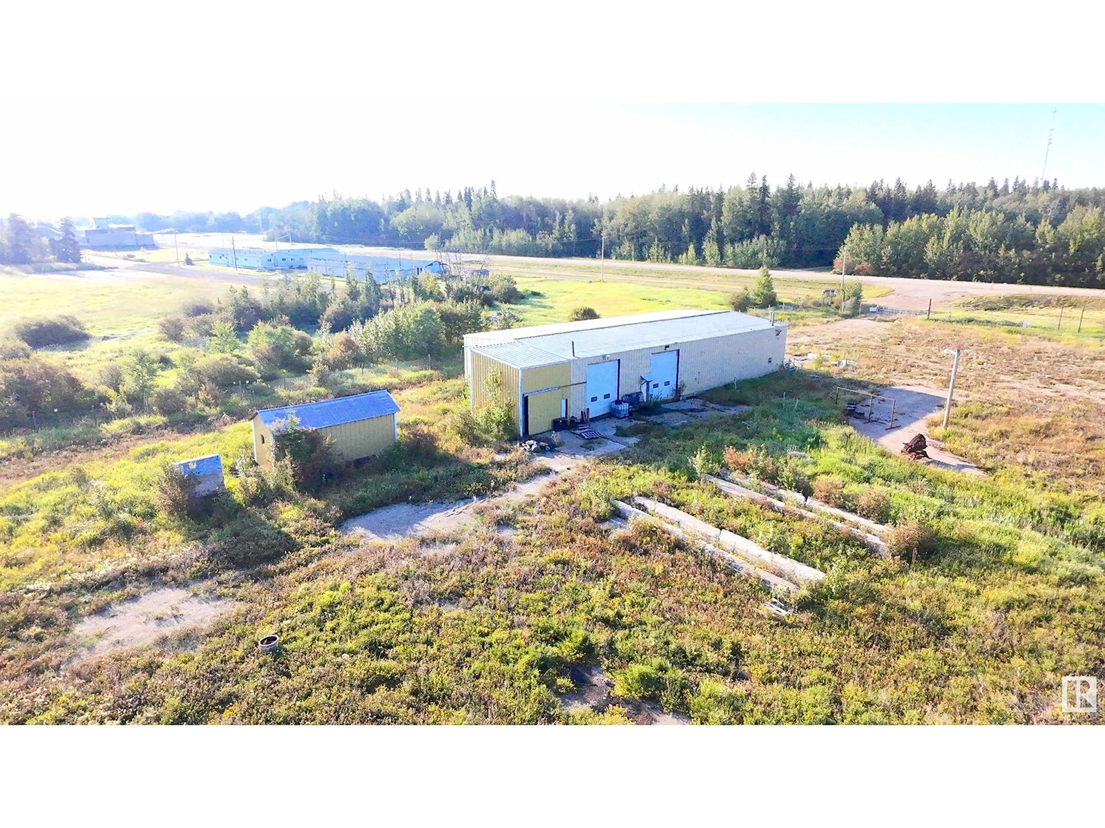 9218 16x Hi Property Photo 2