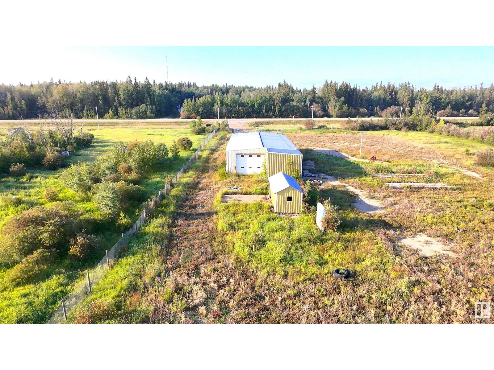 9218 16x Hi Property Photo 3