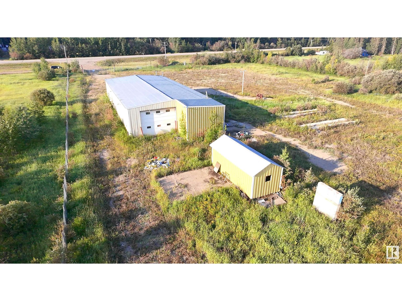 9218 16x Hi Property Photo 4