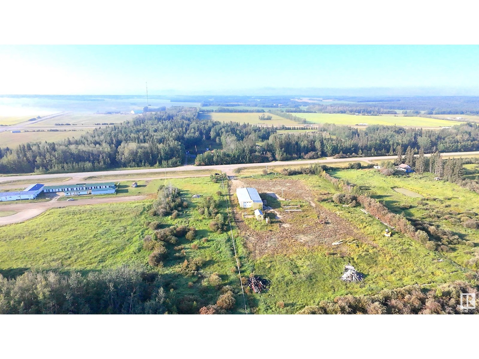 9218 16x Hi Property Photo 6