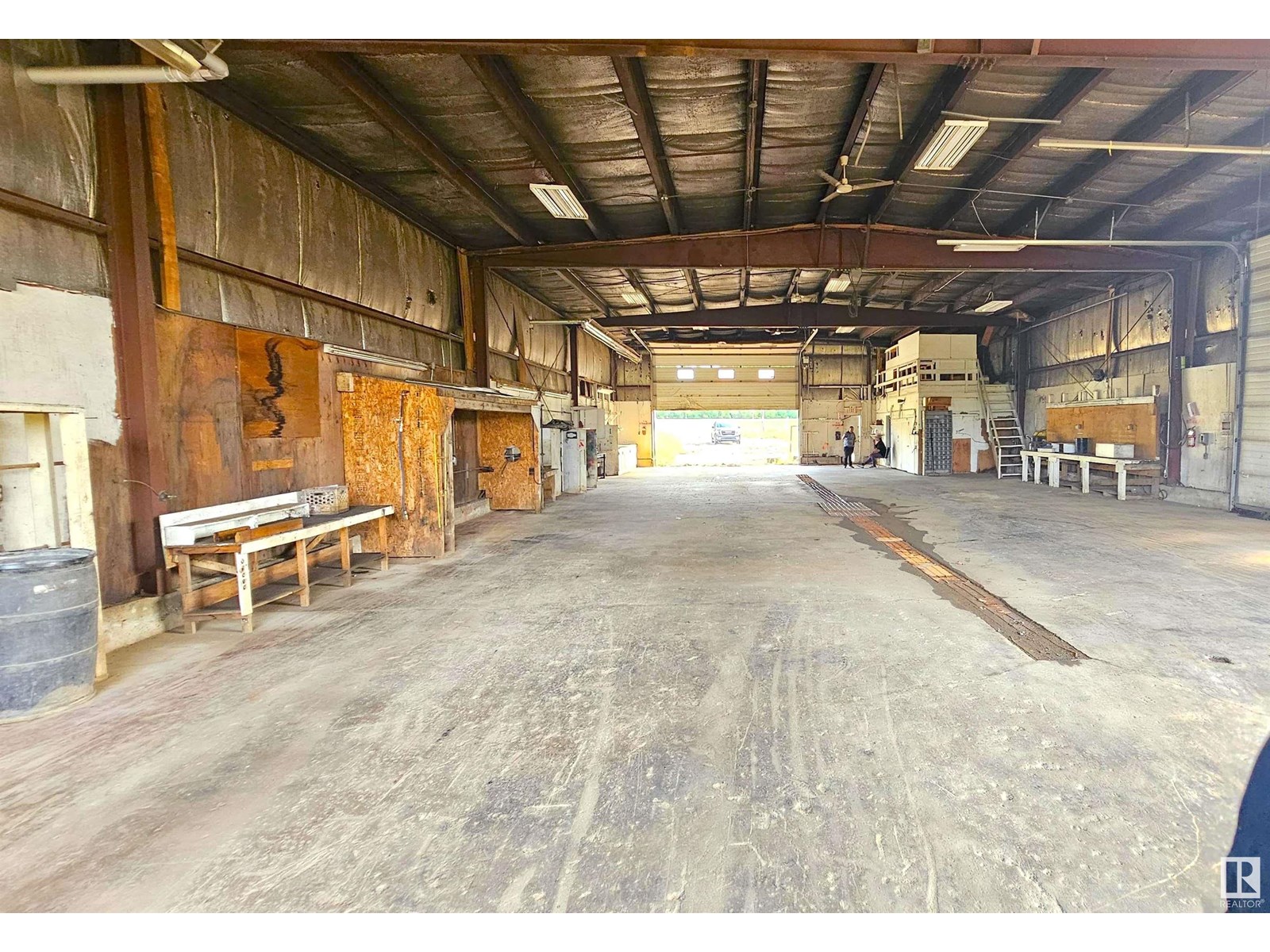 9218 16x Hi Property Photo 7