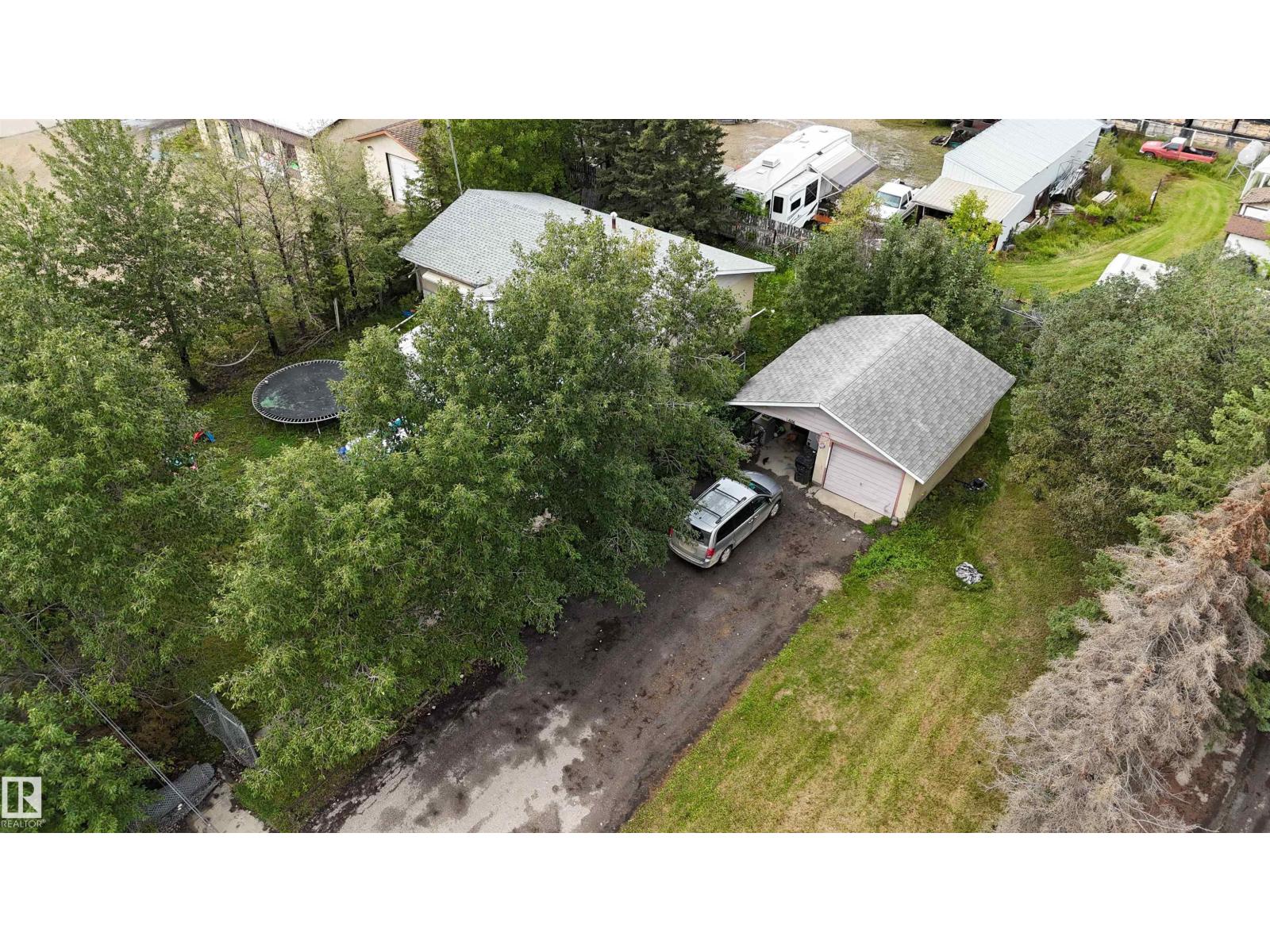 6116 50 Av Property Photo 1