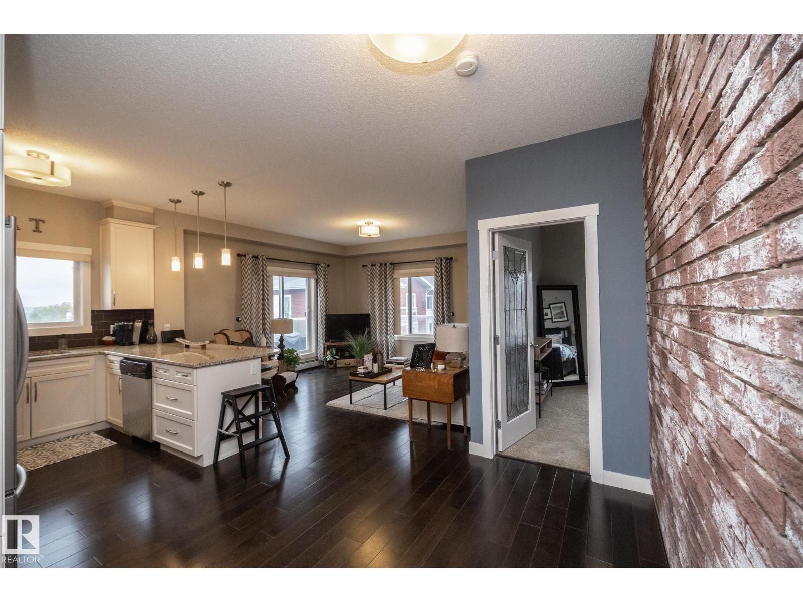 #402 2207 44 Av Nw Property Photo 15