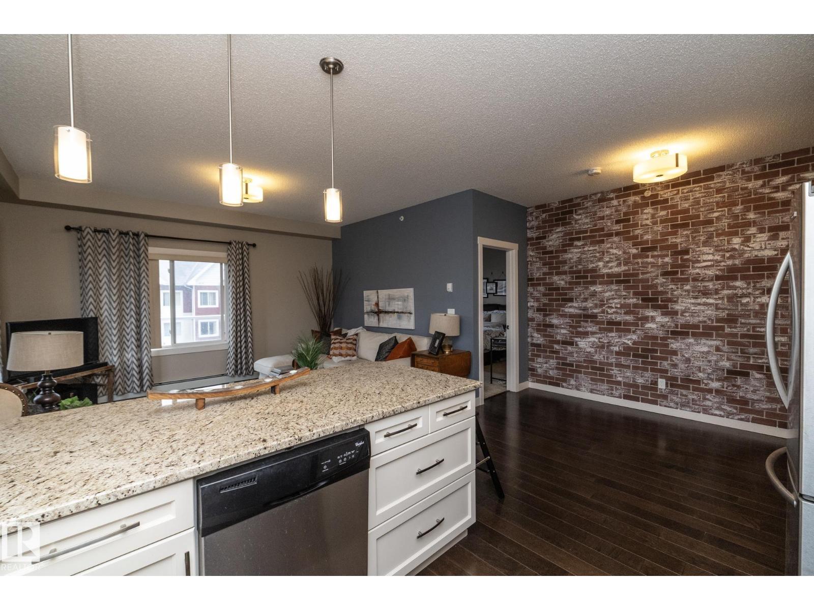 #402 2207 44 Av Nw Property Photo 19