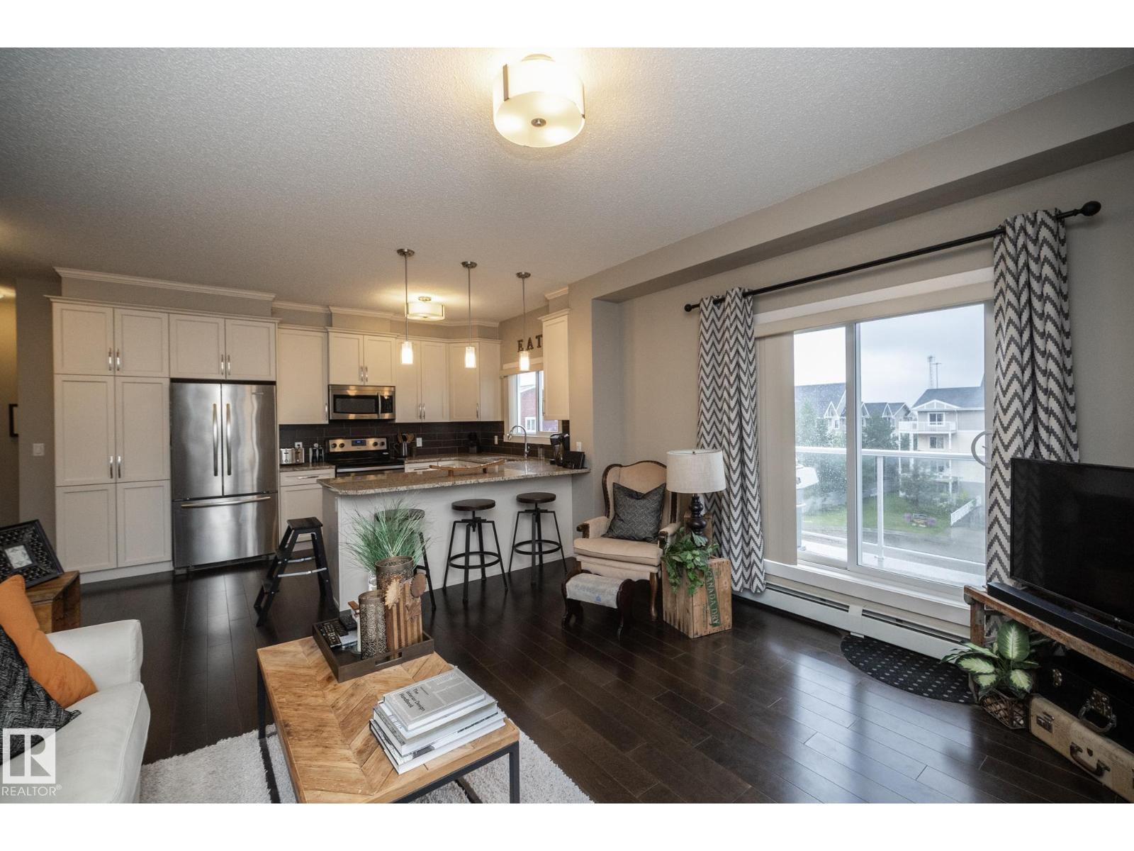 #402 2207 44 Av Nw Property Photo 23