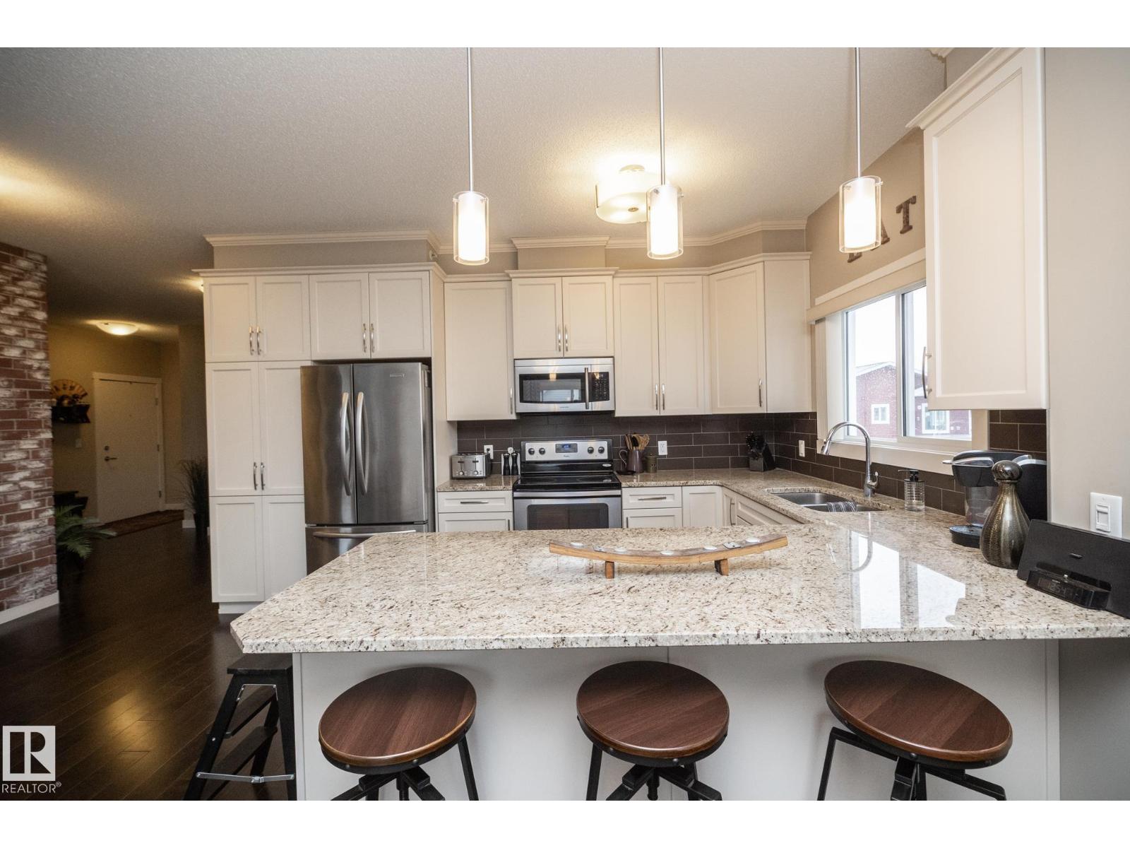 #402 2207 44 Av Nw Property Photo 25