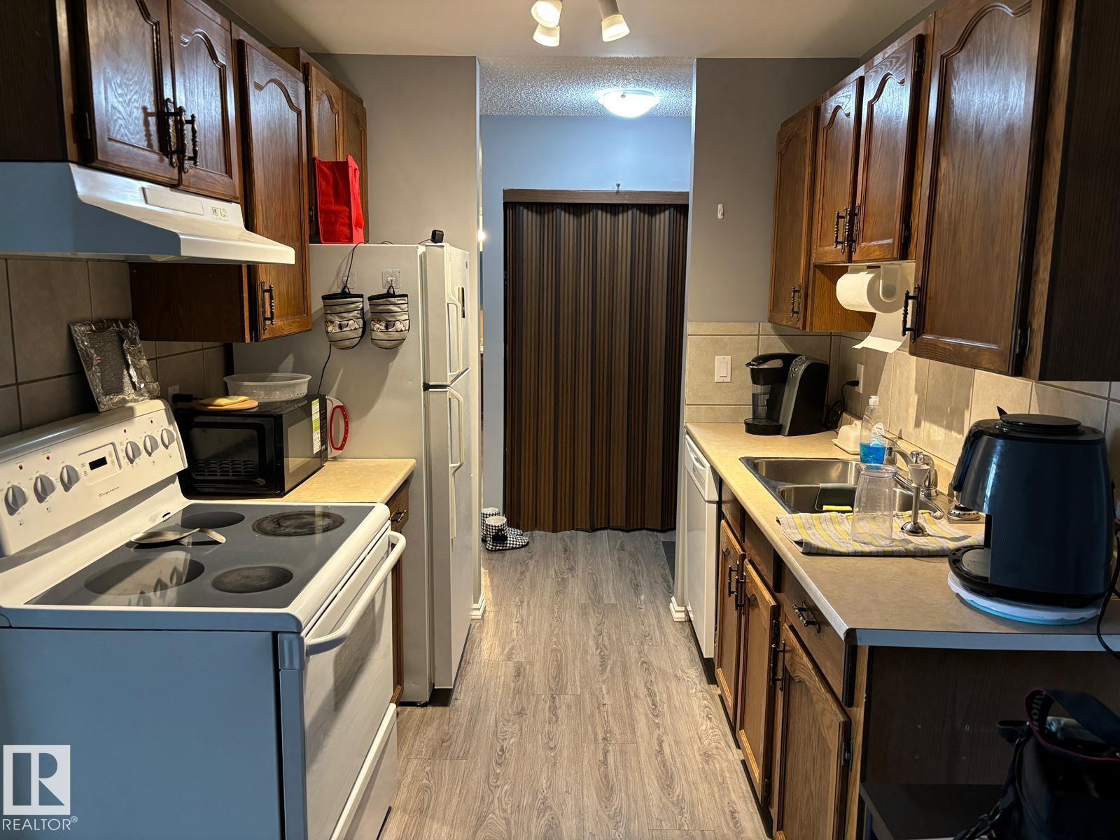 #209 5705 51 St Property Photo 5