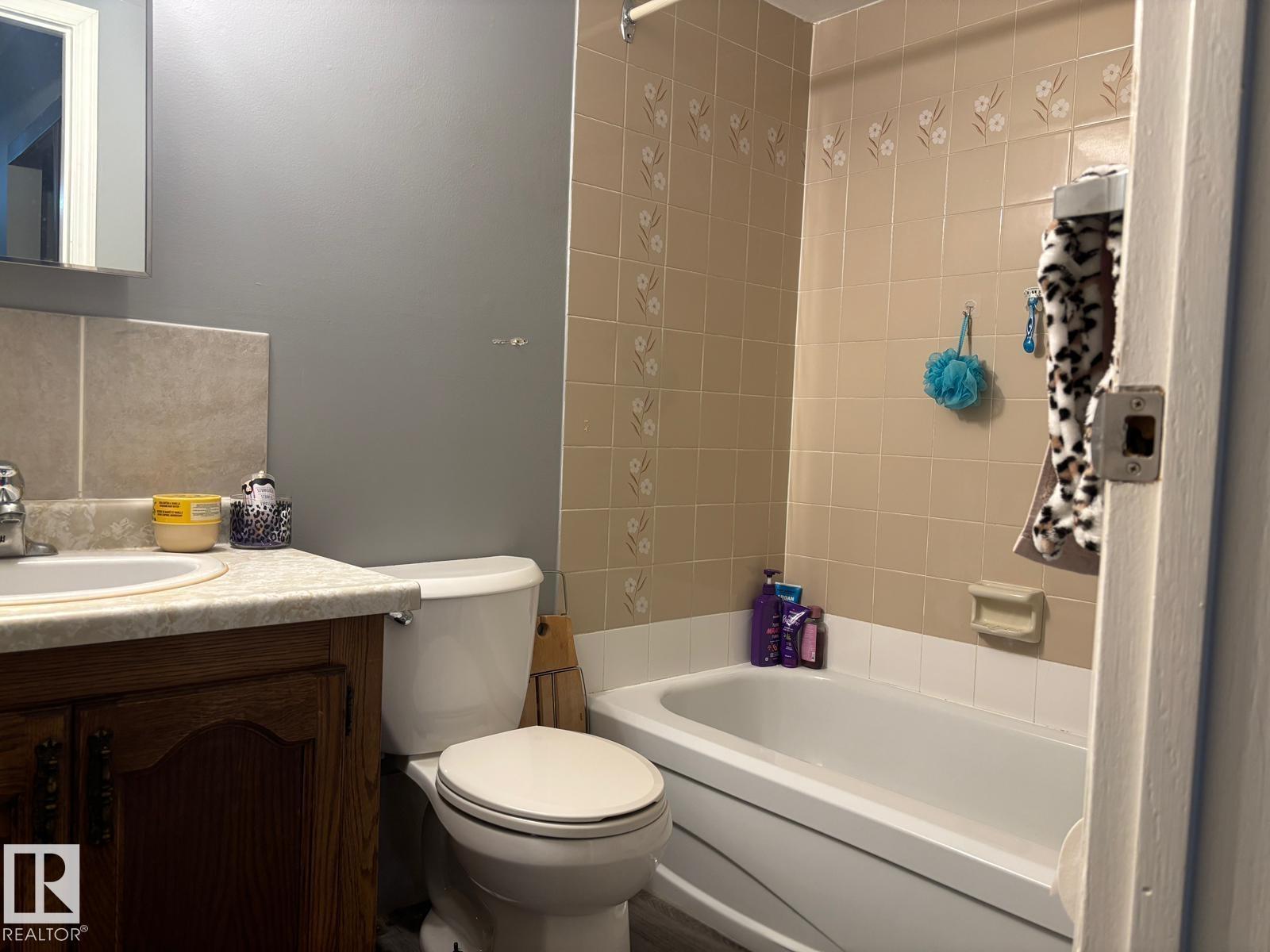 #209 5705 51 St Property Photo 12