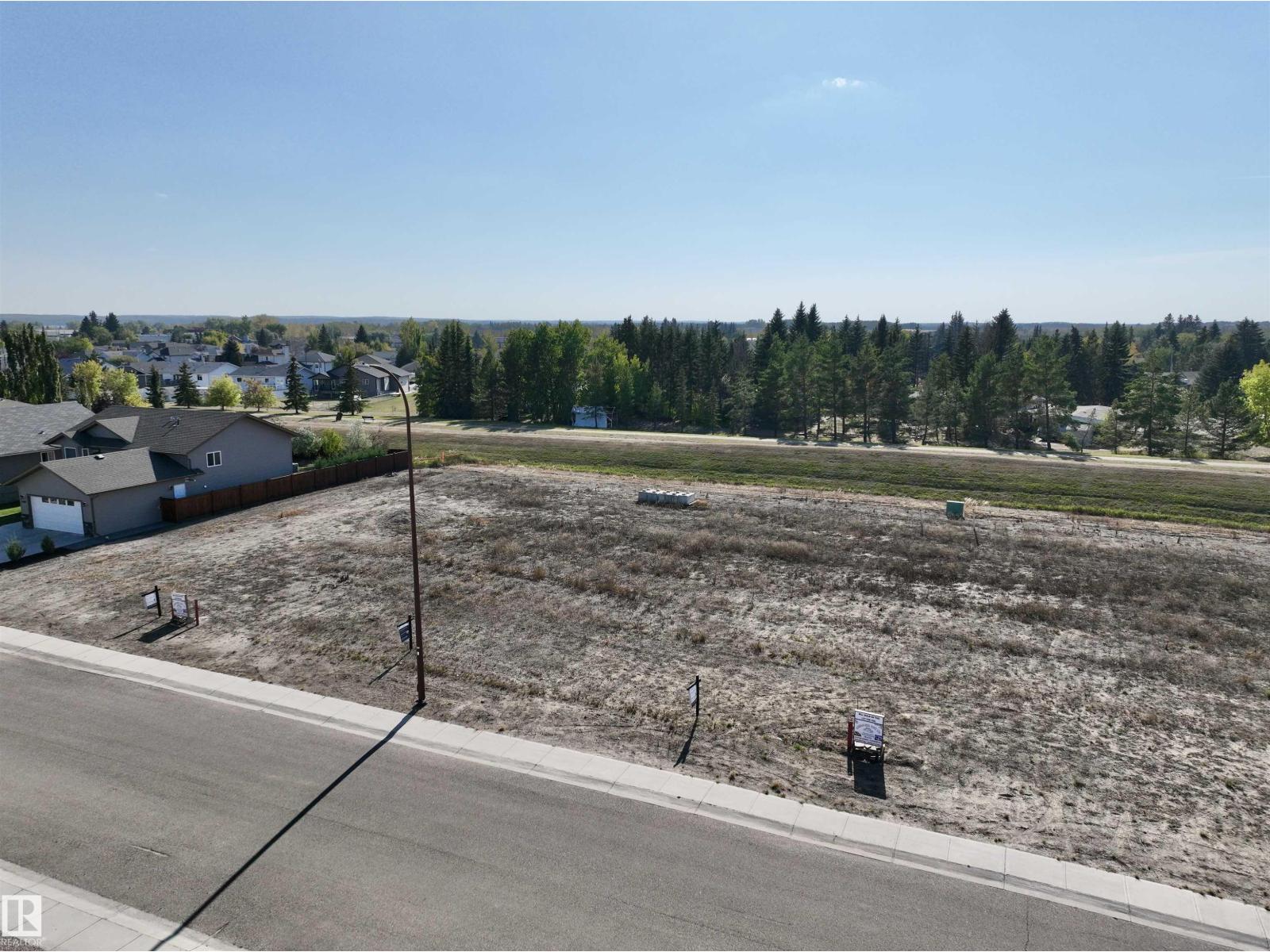 5561 55 Av Property Photo 1