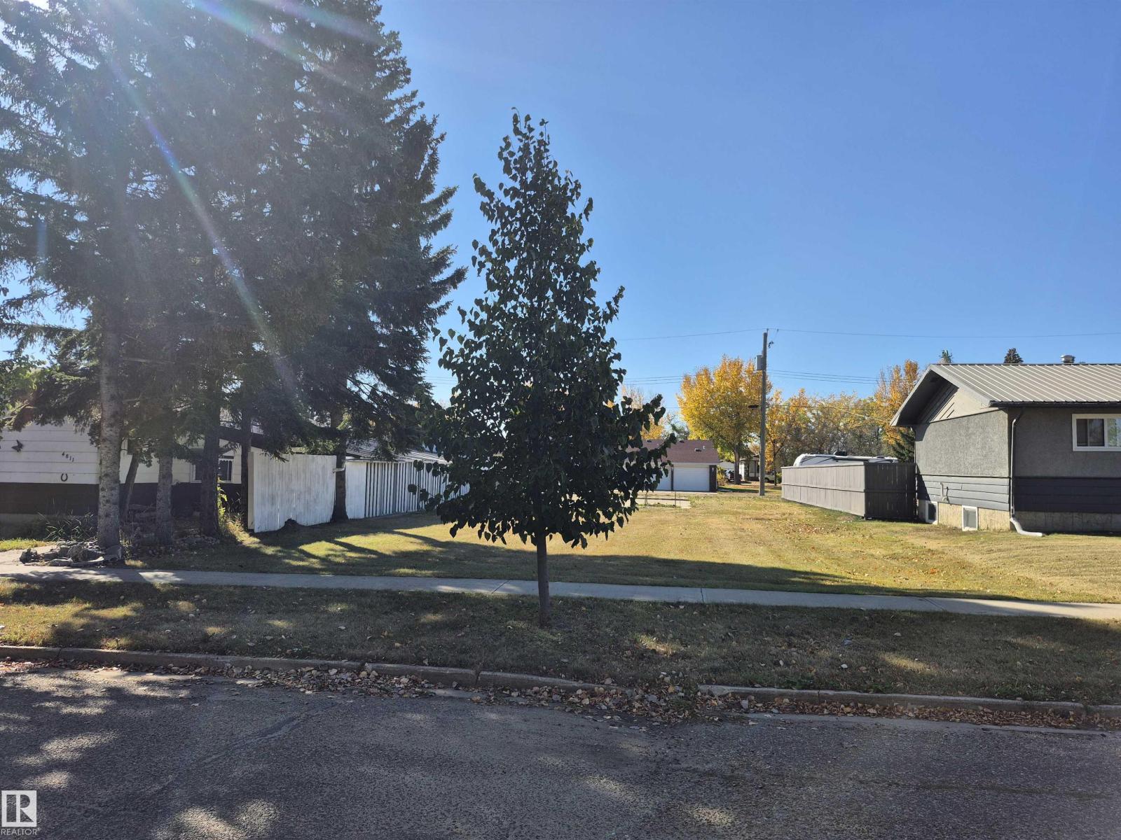 4815 53 AV Property Photo 1