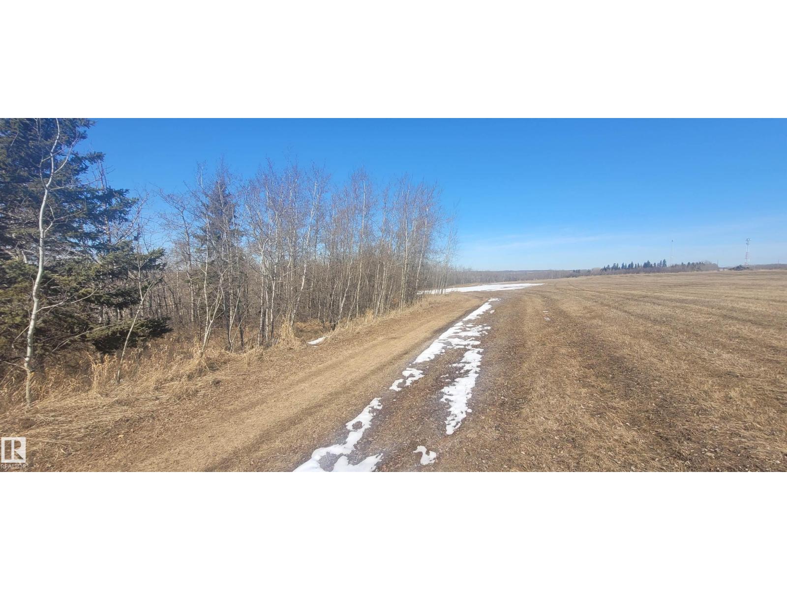 5318 52 St Property Photo 2