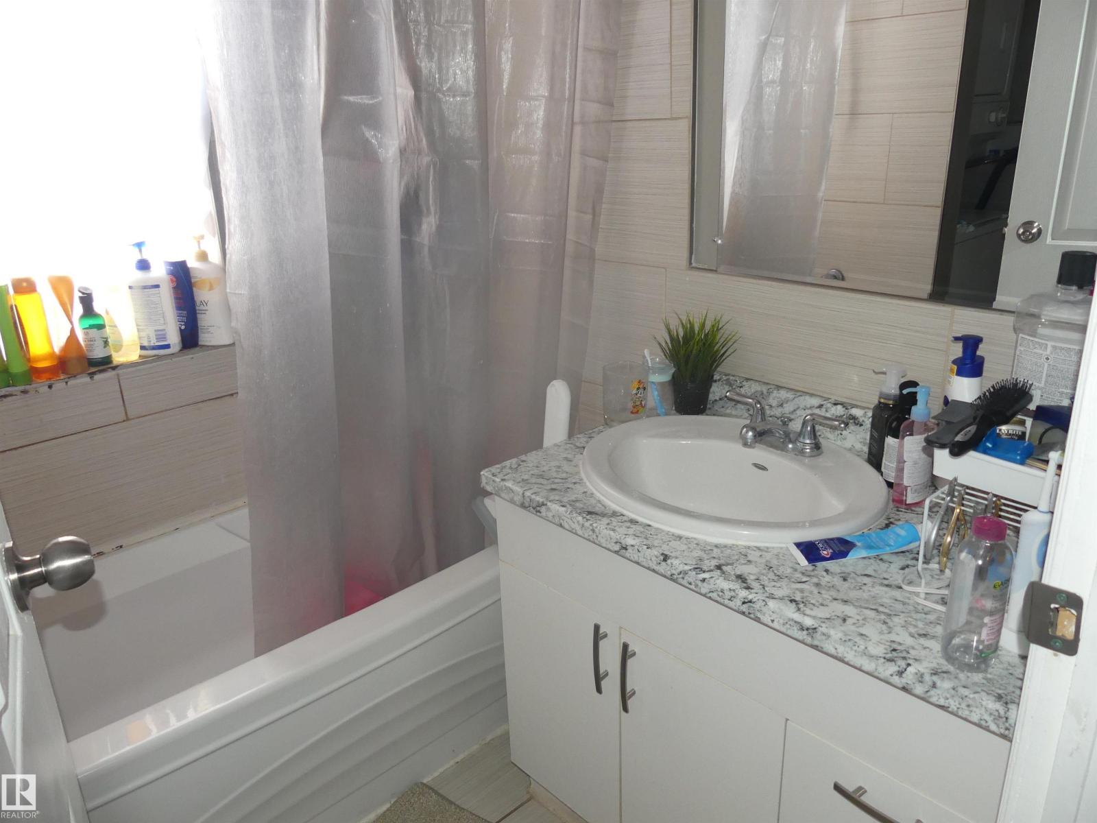 10618 96 St Nw Nw Property Photo 10