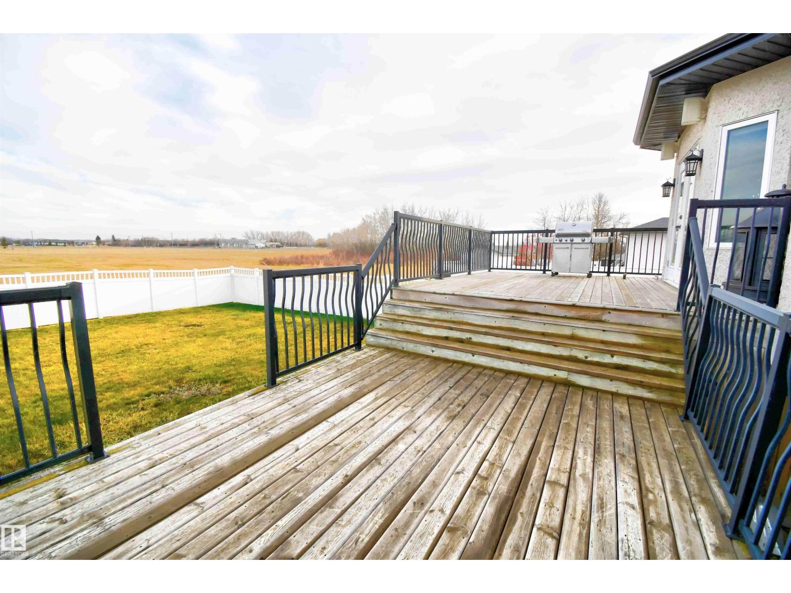 4409 44 St Property Photo 38