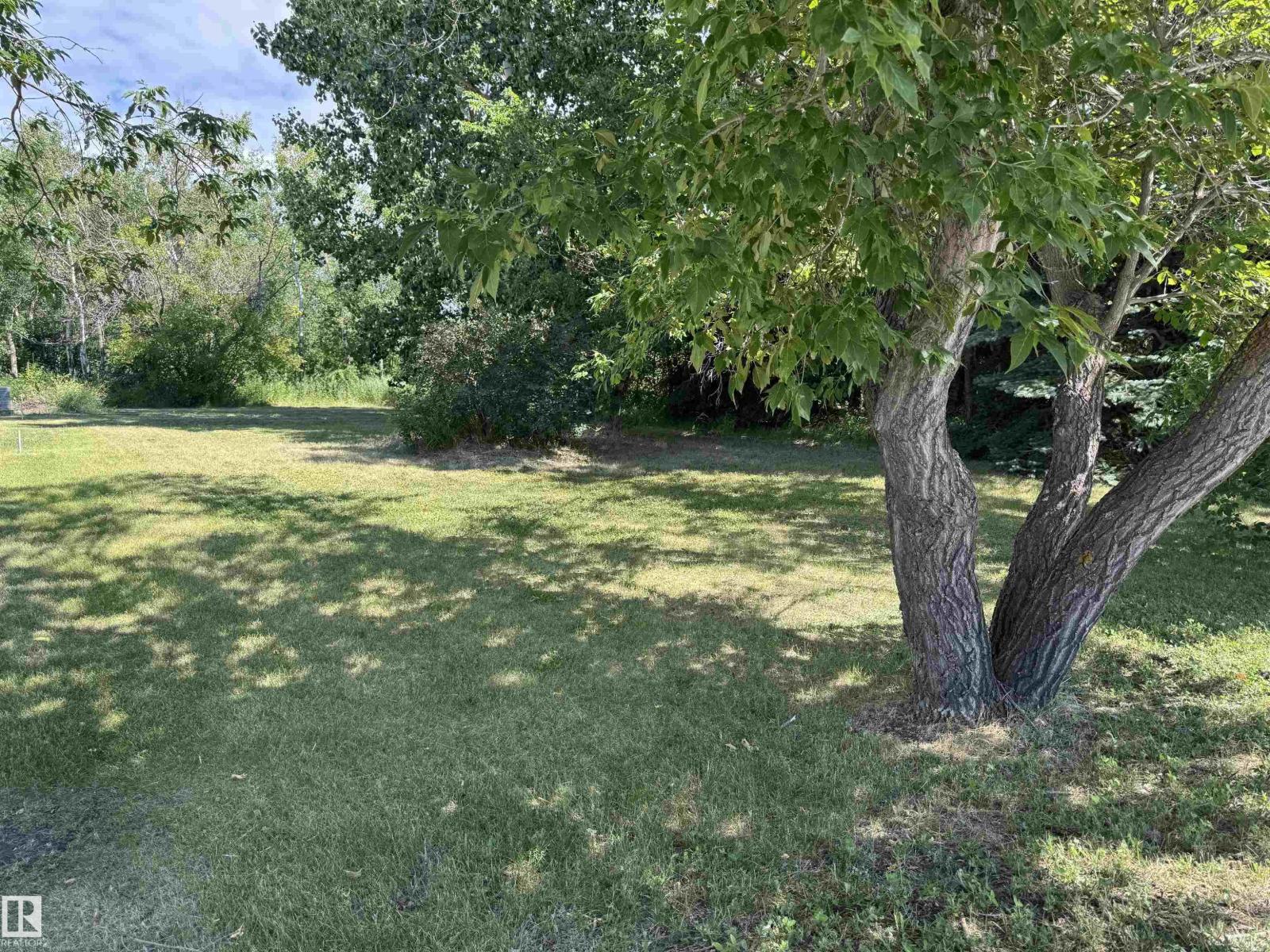 5318 Railway Av Property Photo 1