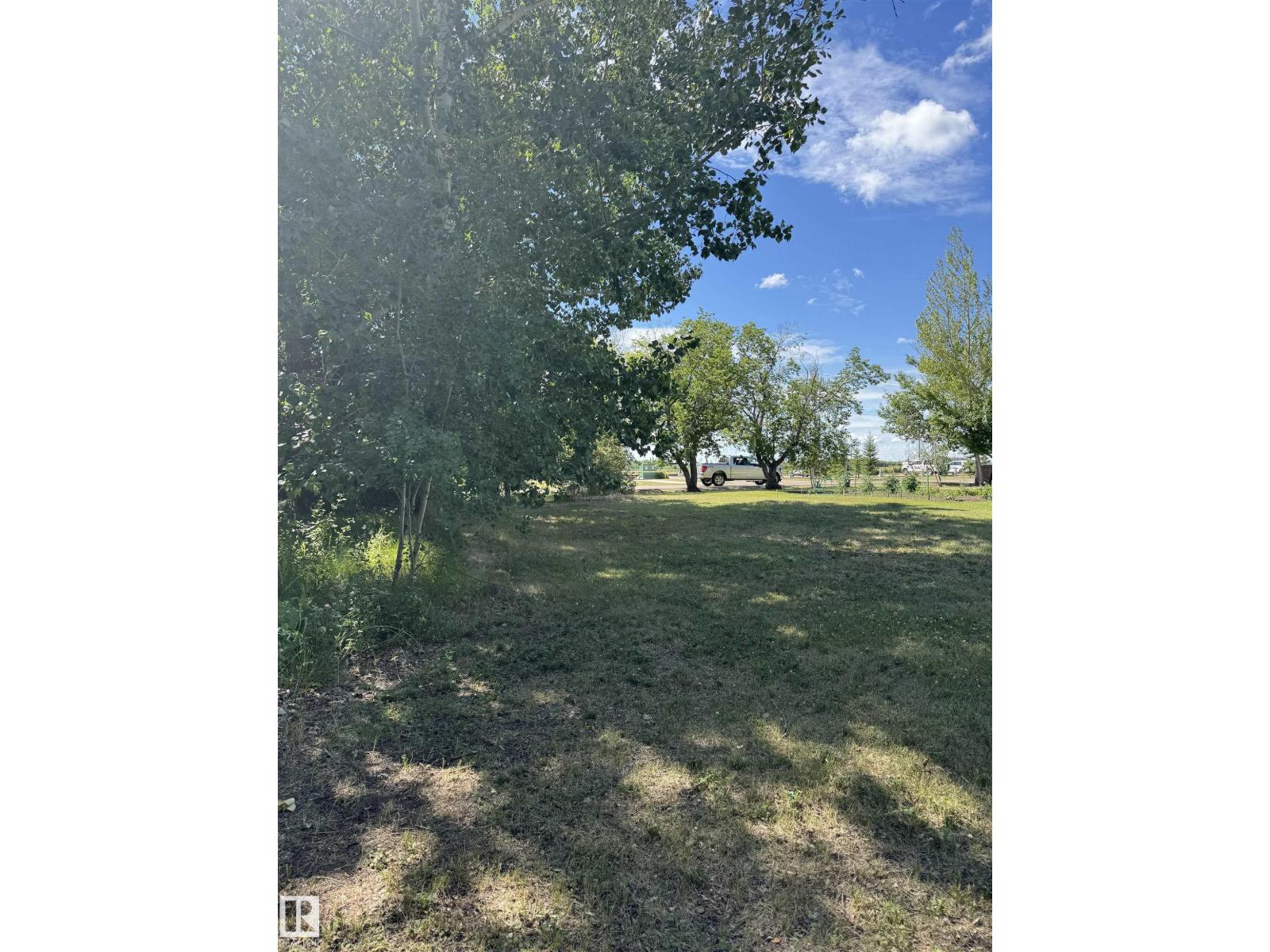 5318 Railway Av Property Photo 4