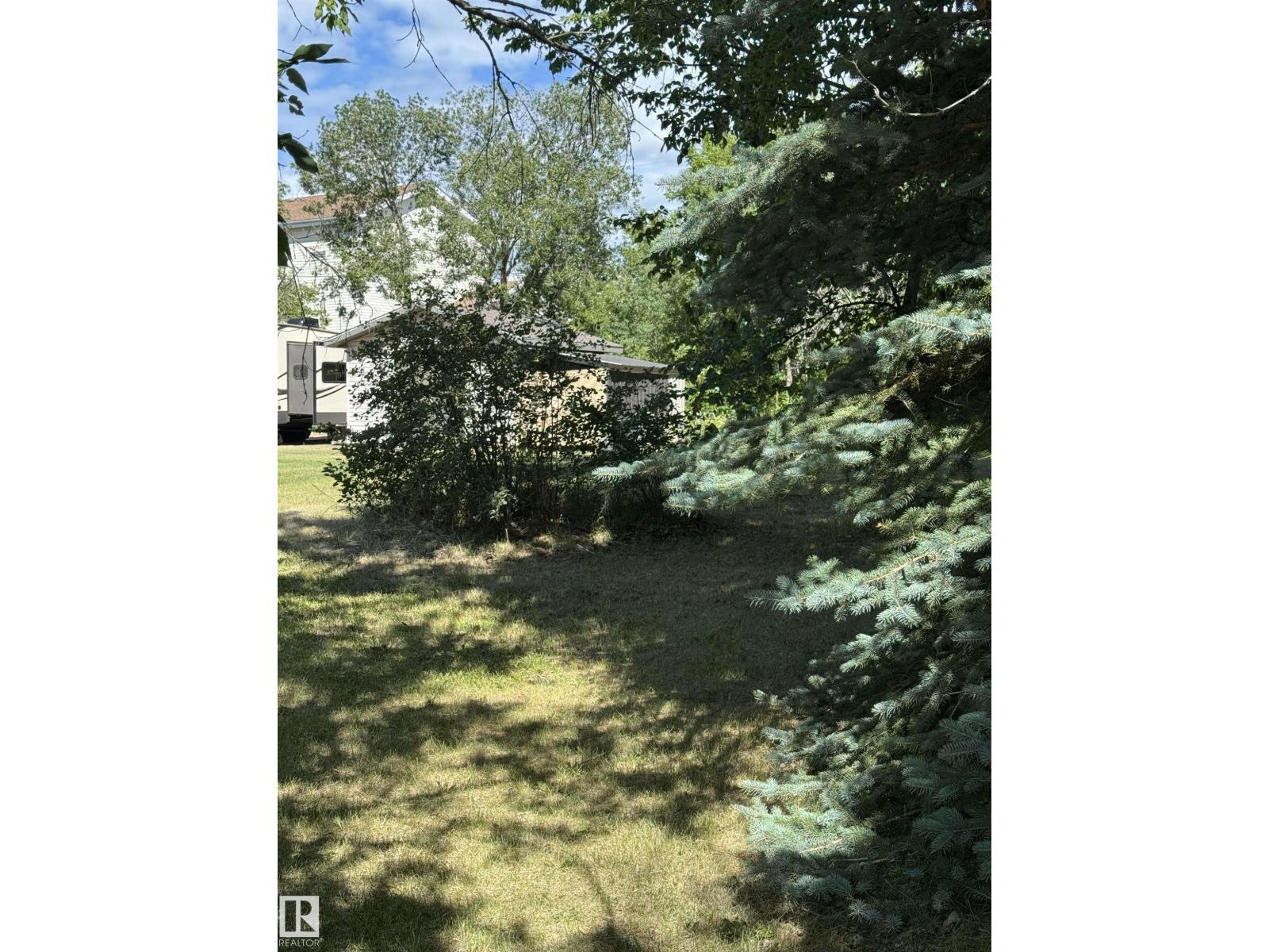 5318 Railway Av Property Photo 5