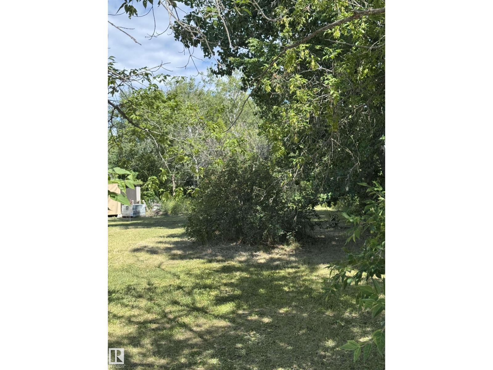 5318 Railway Av Property Photo 6