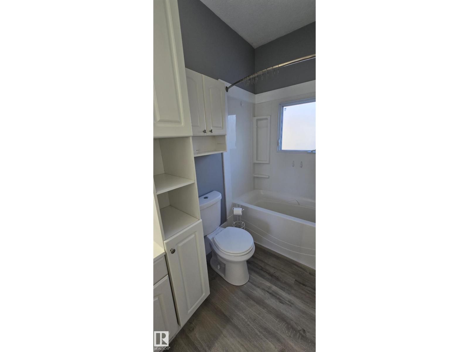 5023 53 St Property Photo 4