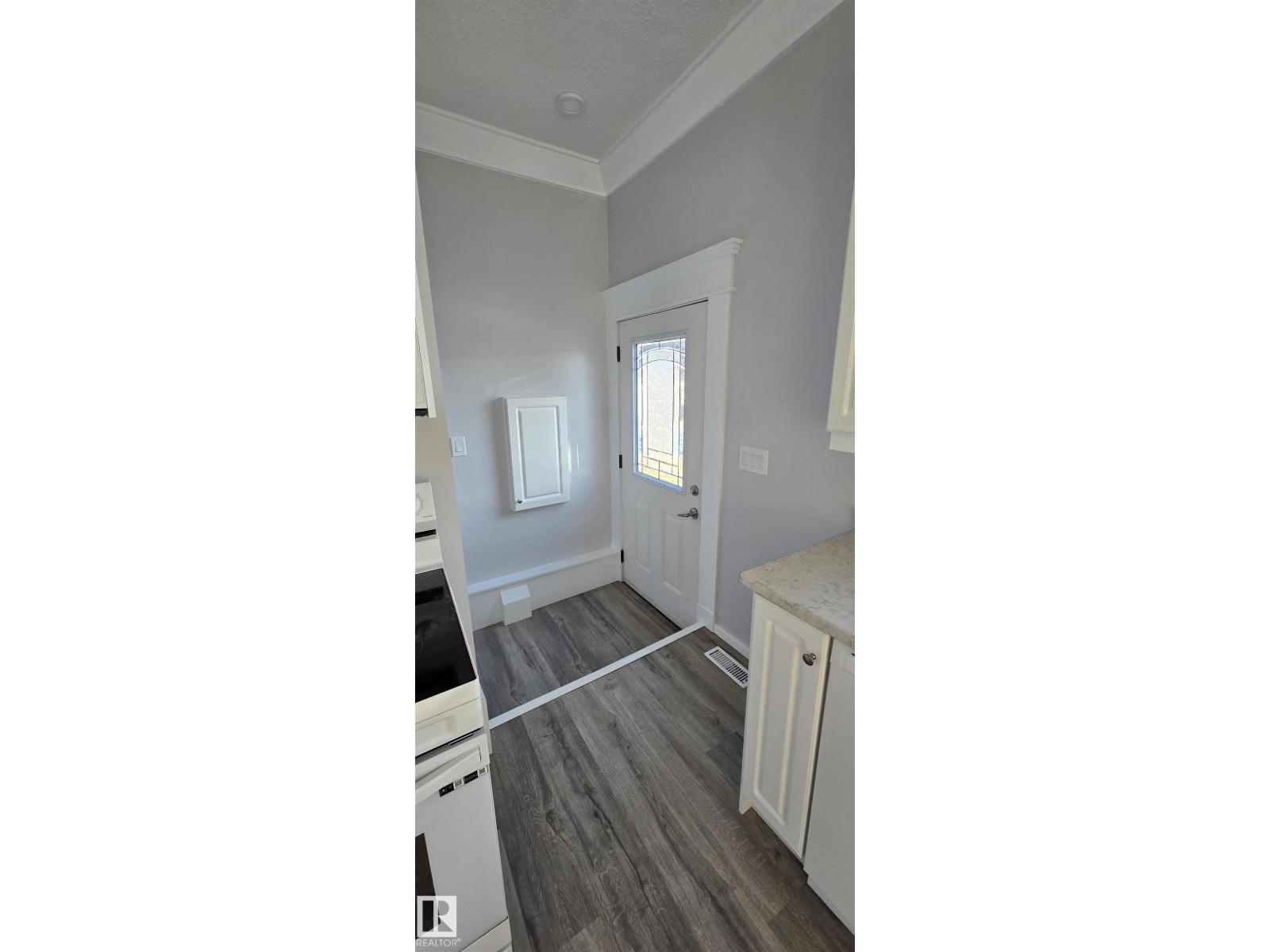 5023 53 St Property Photo 6