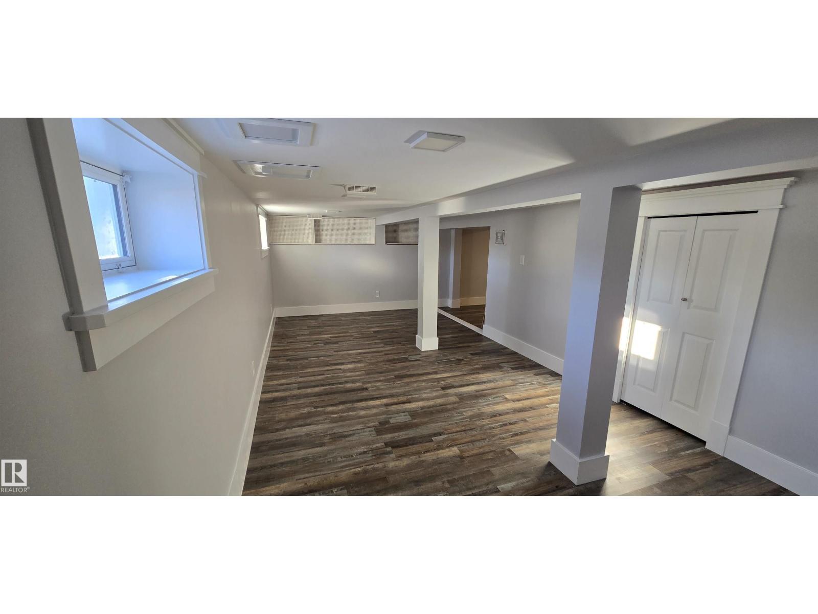 5023 53 St Property Photo 11