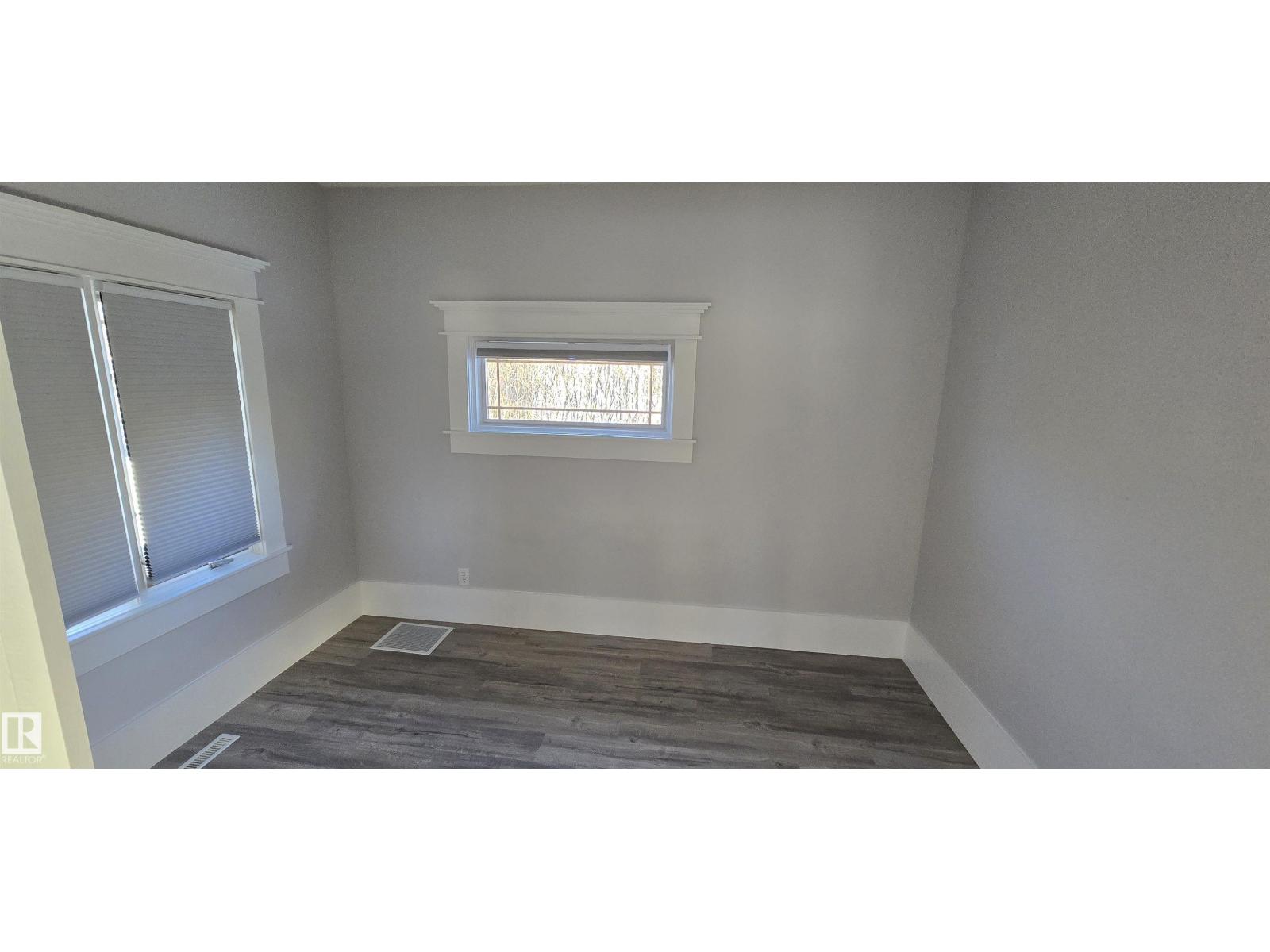 5023 53 St Property Photo 13