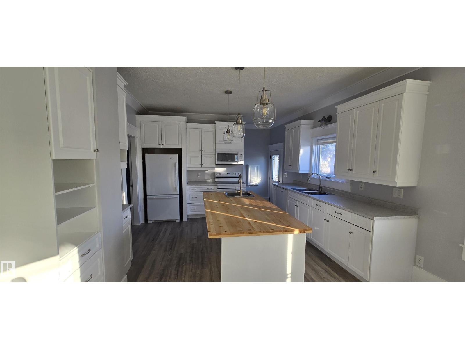 5023 53 St Property Photo 15