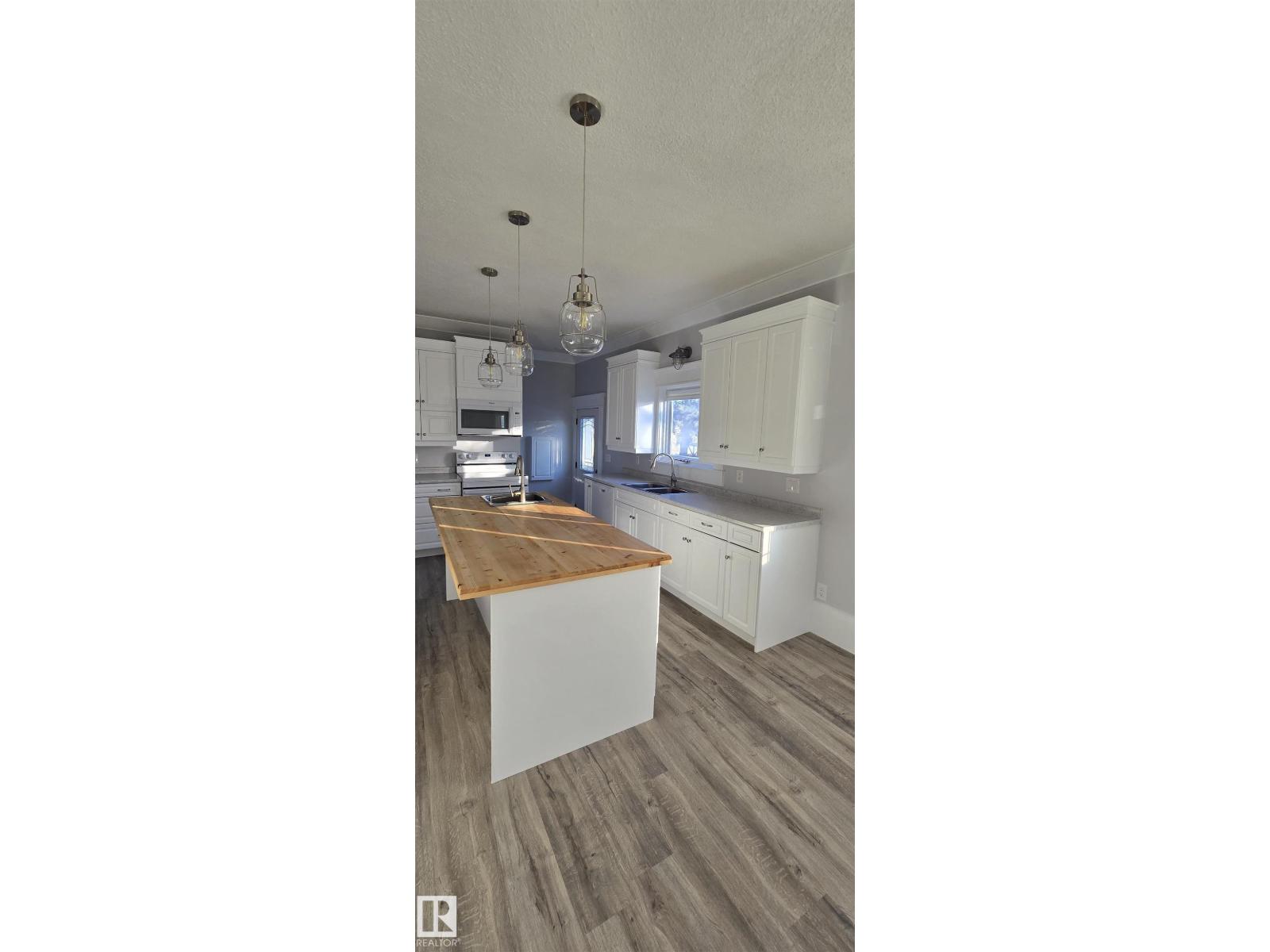 5023 53 St Property Photo 20