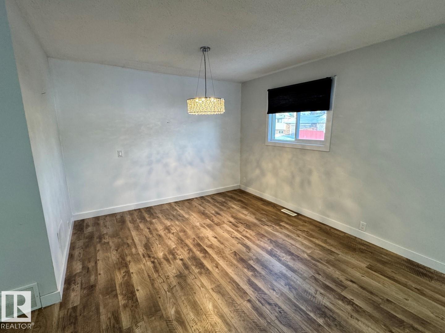 18404 66 Av Nw Property Photo 3