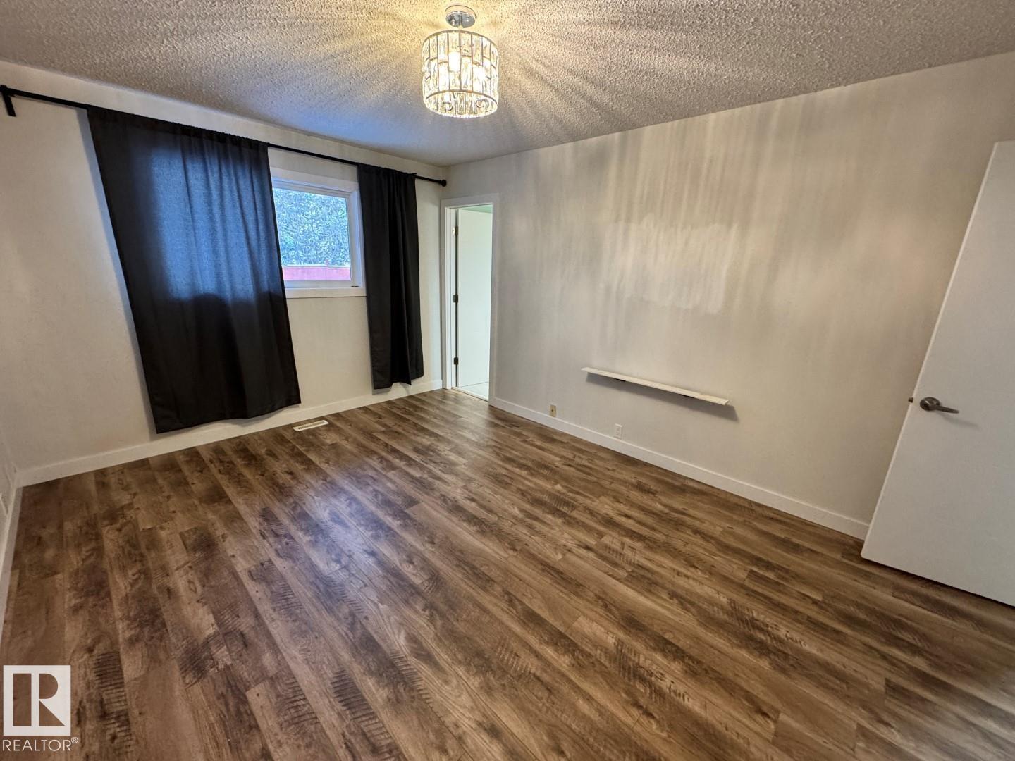 18404 66 Av Nw Property Photo 9