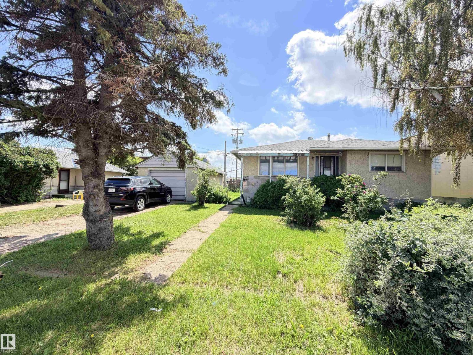 10407 102 ST Property Photo 1