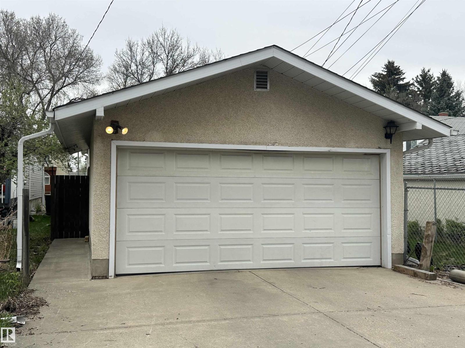 9623/9625 73 Av Nw Nw Property Photo 5