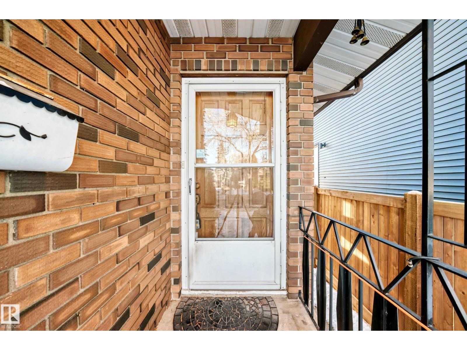 9623/9625 73 Av Nw Nw Property Photo 6